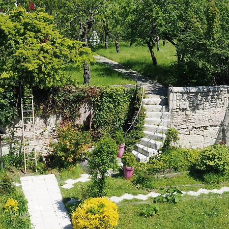 Le Jardin Des Lys - Chambre D'Hote Ou Appartement La Roche-Posay Ruang foto