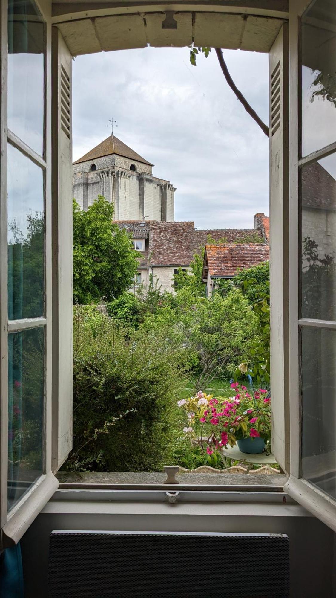 Le Jardin Des Lys - Chambre D'Hote Ou Appartement La Roche-Posay Ruang foto