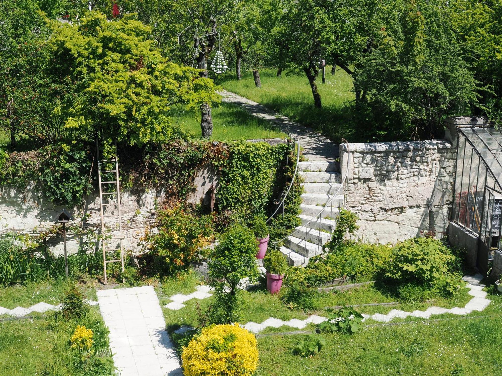 Le Jardin Des Lys - Chambre D'Hote Ou Appartement La Roche-Posay Ruang foto